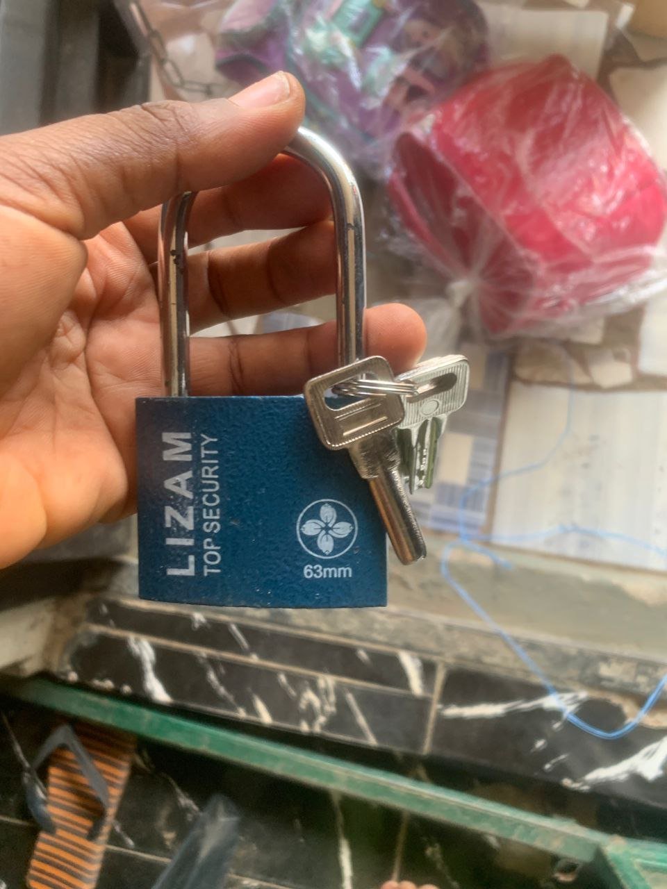 2026/02/1001772985.jpg Lizam padlock - Image 1